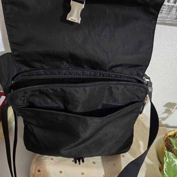 VINTAGE PRADA BLACK TESSUTO NYLON CROSS BODY TRAVEL BAG - Picture 13 of 16